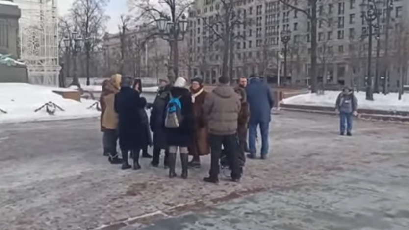 Протестуны платошкинцы в мороз, Пушкинская площадь